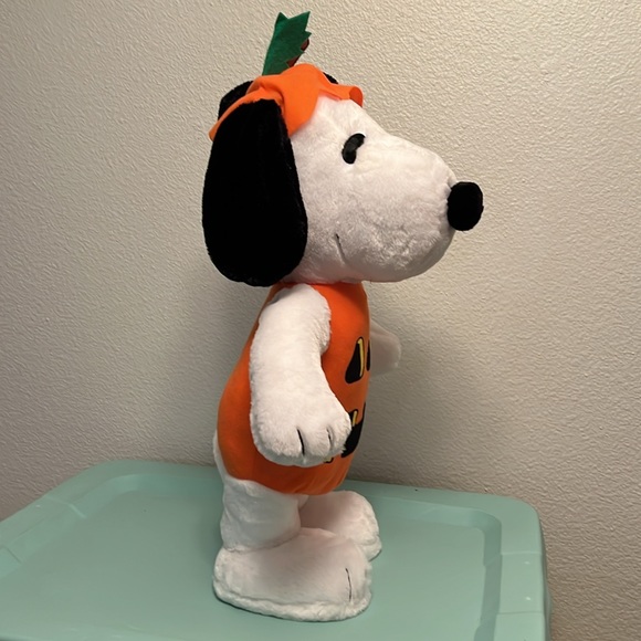 Dan Dee Peanuts Halloween Snoopy 21” - Picture 4 of 6